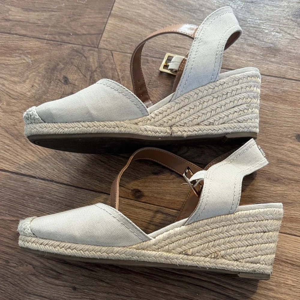 Tommy Hilfiger Women's Beige and Brown Espadrilles - Picture 2 of 4